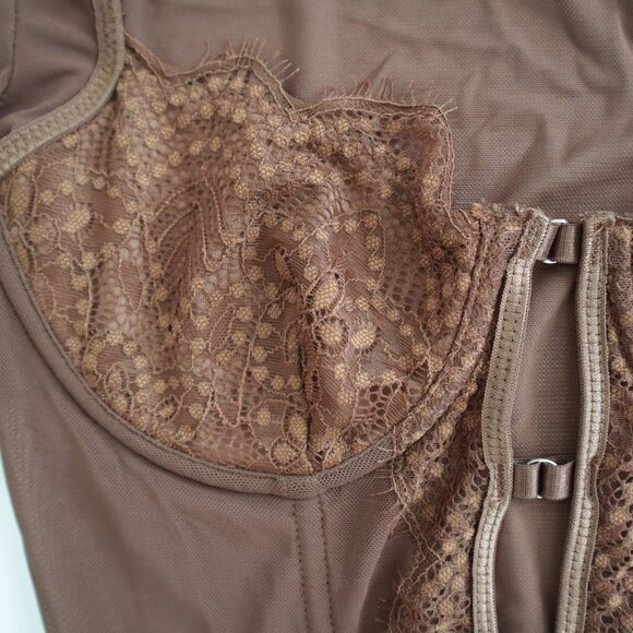 Corset Style Top with Mesh and Lace Details | M - Picture 4 of 6